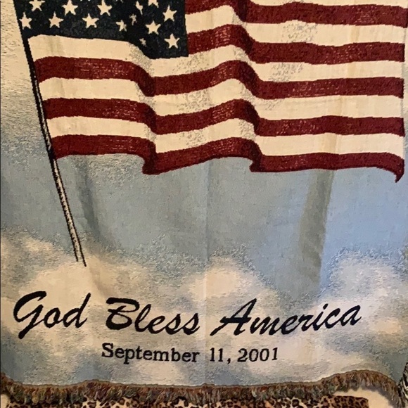 United we stand Tapestry/Afghan, remember 9/11 - Picture 4 of 7